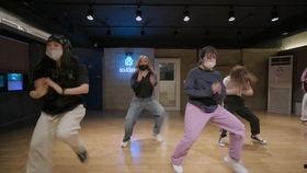 成人跳舞视频压腿,跟随成人压腿视频，解锁舞蹈新境界