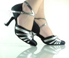 成人广场舞蹈凉鞋视频,成人广场舞蹈风采瞬间